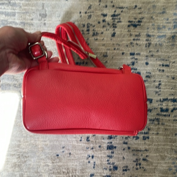 ❤️VALENTINA RED LEATHER BACKPACK/ SLING BAG! ❤️ - Picture 4 of 7
